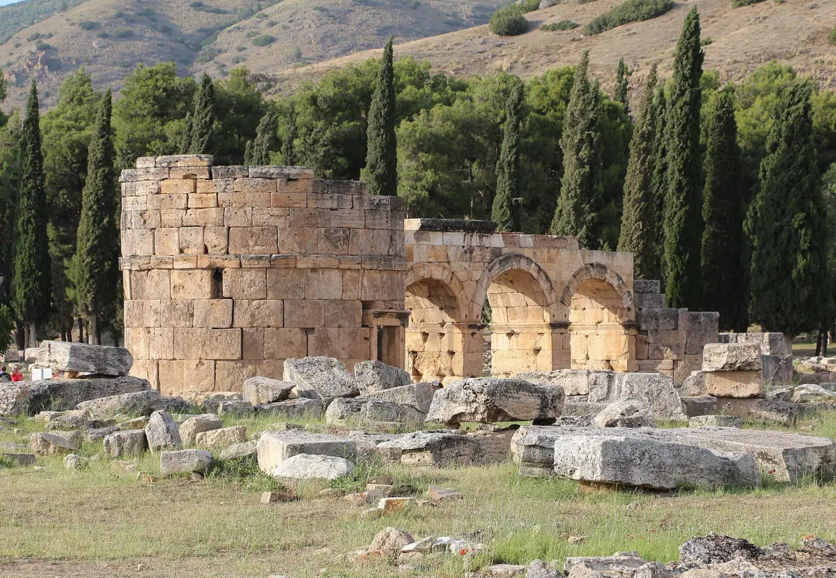 La porte de Domitien à Hiérapolis