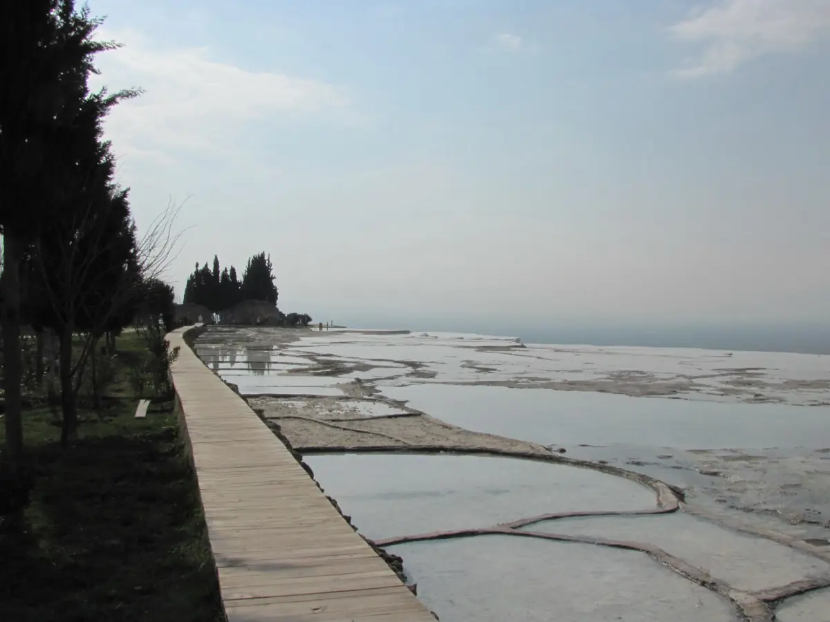 The walkway along the edge of the travertines