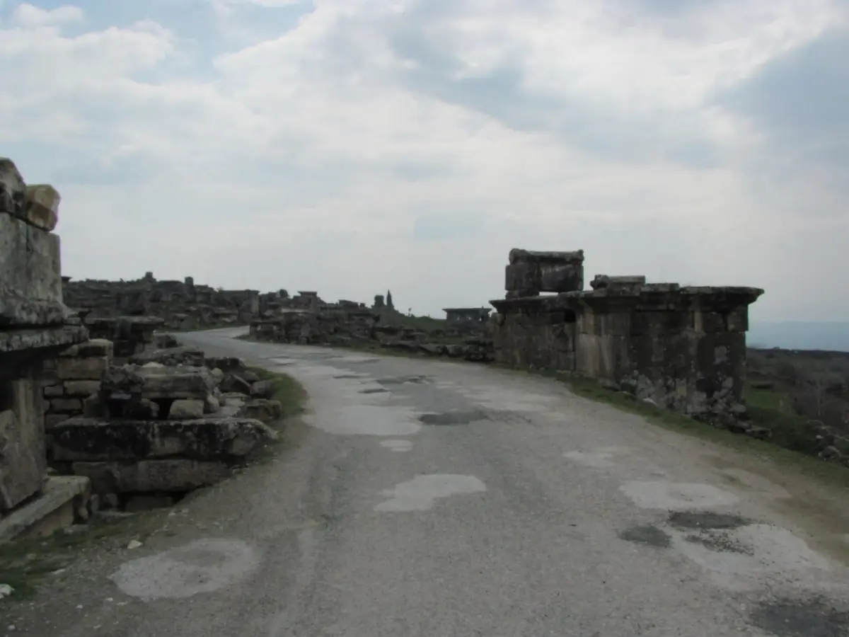 Une rue antique de Hiérapolis